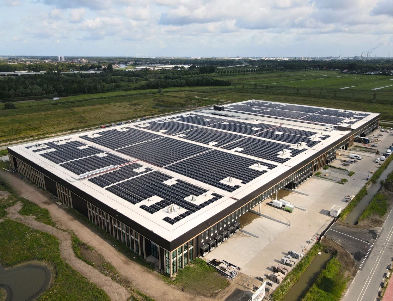 AMS City Docks rooftop solar array in Amsterdam