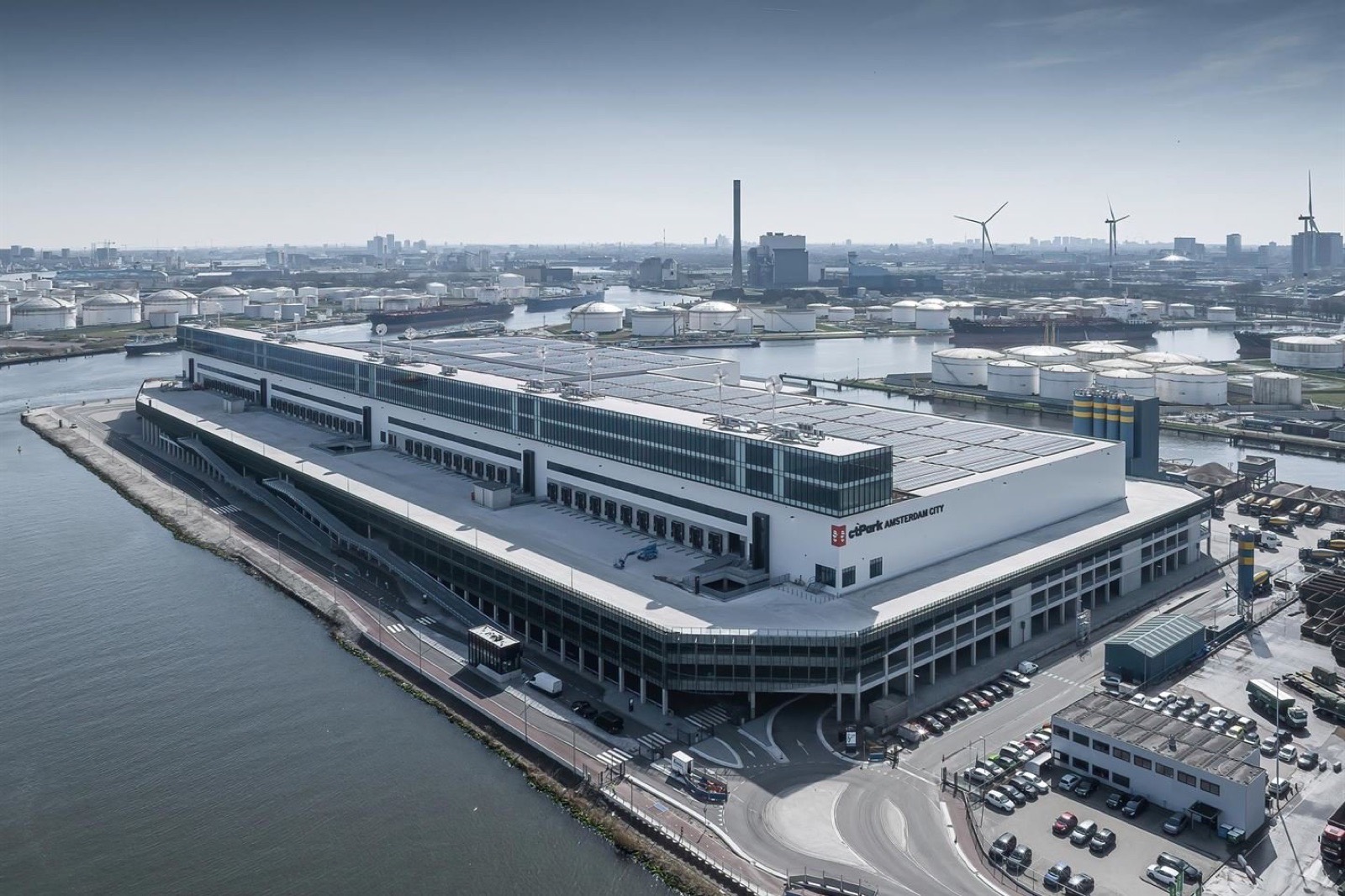 Amsterdam Logistic City Hub rooftop solar installation