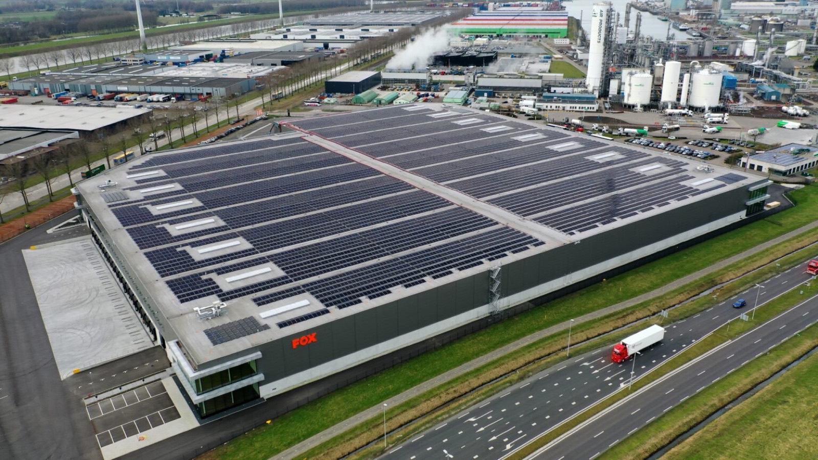 DHG Smartlog rooftop solar array in Rotterdam